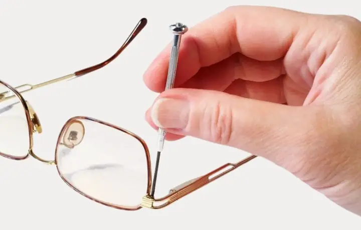 Cách Sửa Gọng Kính Mắt Bị Gãy Tại Nhà: Hướng Dẫn Chi Tiết Và Mẹo Bảo Vệ Kính