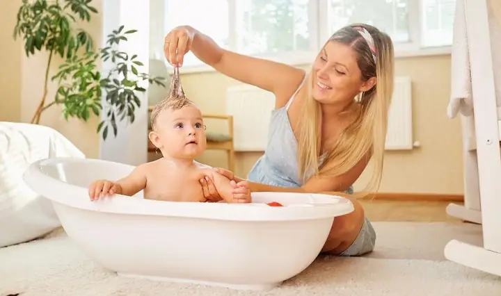 Cách Tắm Cho Bé 7 Tháng Tuổi An Toàn Và Đúng Chuẩn Theo Chuyên Gia