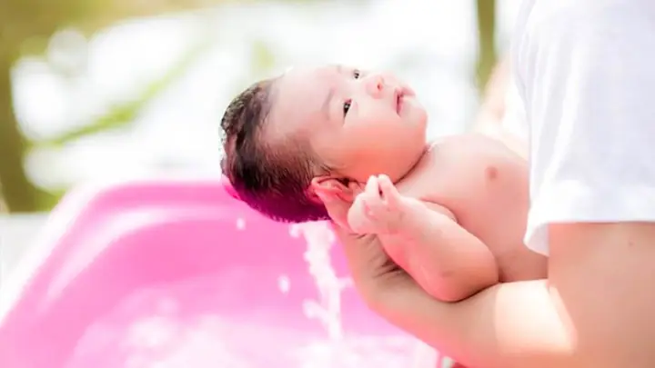Cách Tắm Cho Trẻ Sơ Sinh Mùa Đông: Bí Quyết Giữ Ấm, An Toàn & Ngăn Ngừa Bệnh