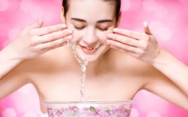 Tẩy Kem Chống Nắng Đúng Cách: Bí Quyết Làn Da Sạch Sâu & Khỏe Mạnh