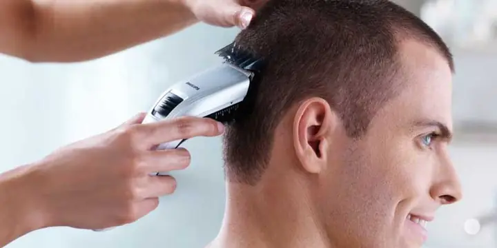 Tự Cắt Tóc Bằng Tông Đơ: Hướng Dẫn Chi Tiết Cho Người Mới Bắt Đầu Tại Nhà Tự Cắt Tóc Bằng Tông Đơ: Hướng Dẫn Chi Tiết Cho Người Mới Bắt Đầu Tại Nhà