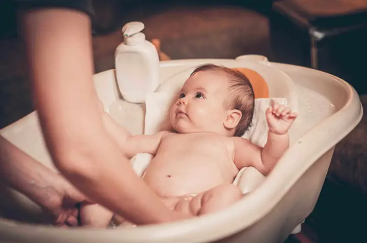 Cách Vệ Sinh Vùng Kín Cho Bé Trai Sơ Sinh Đúng Chuẩn, An Toàn & Phòng Ngừa Viêm Nhiễm
