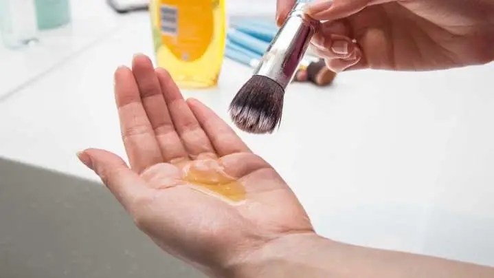 Cách Vệ Sinh Cọ Rửa Mặt Sạch Sâu, Hiệu Quả Ngay Tại Nhà Cách Vệ Sinh Cọ Rửa Mặt Sạch Sâu, Hiệu Quả Ngay Tại Nhà
