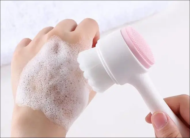 Cách Vệ Sinh Cọ Rửa Mặt Sạch Sâu, Hiệu Quả Ngay Tại Nhà Cách Vệ Sinh Cọ Rửa Mặt Sạch Sâu, Hiệu Quả Ngay Tại Nhà