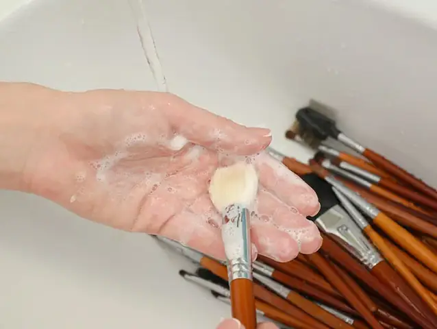 Cách Vệ Sinh Cọ Rửa Mặt Sạch Sâu, Hiệu Quả Ngay Tại Nhà Cách Vệ Sinh Cọ Rửa Mặt Sạch Sâu, Hiệu Quả Ngay Tại Nhà