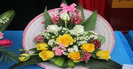 Hướng Dẫn Cắm Hoa Tặng Mẹ: Ý Nghĩa, Cách Chọn Hoa Và Mẫu Đẹp Nhất Hướng Dẫn Cắm Hoa Tặng Mẹ: Ý Nghĩa, Cách Chọn Hoa Và Mẫu Đẹp Nhất