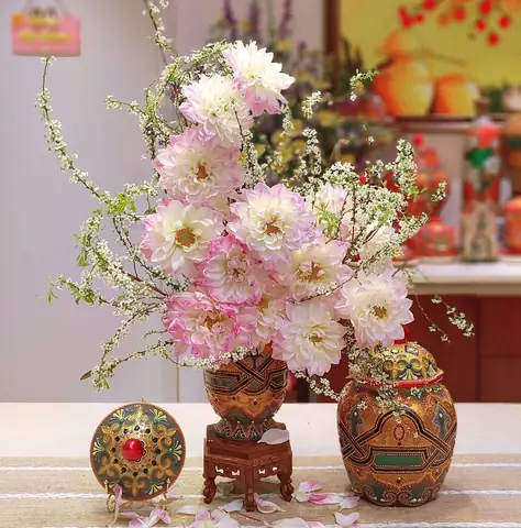 Bí Quyết Cắm Lọ Hoa Đẹp Ngày Tết: Hướng Dẫn Chi Tiết Cho Mọi Gia Đình