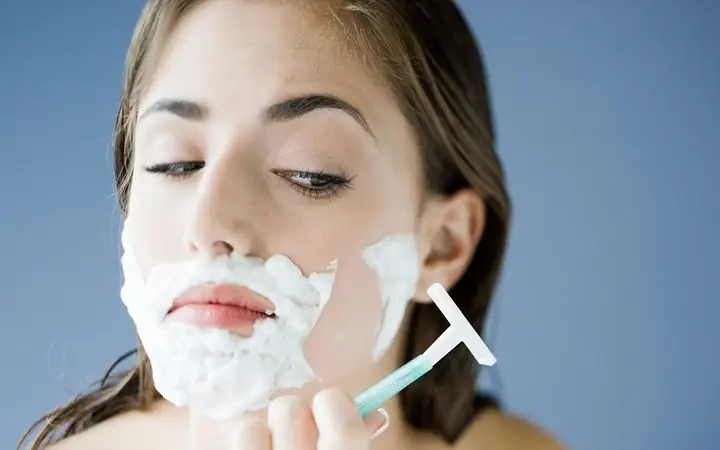Cạo Lông Mặt Có Làm Lỗ Chân Lông To Không? Sự Thật Cần Biết