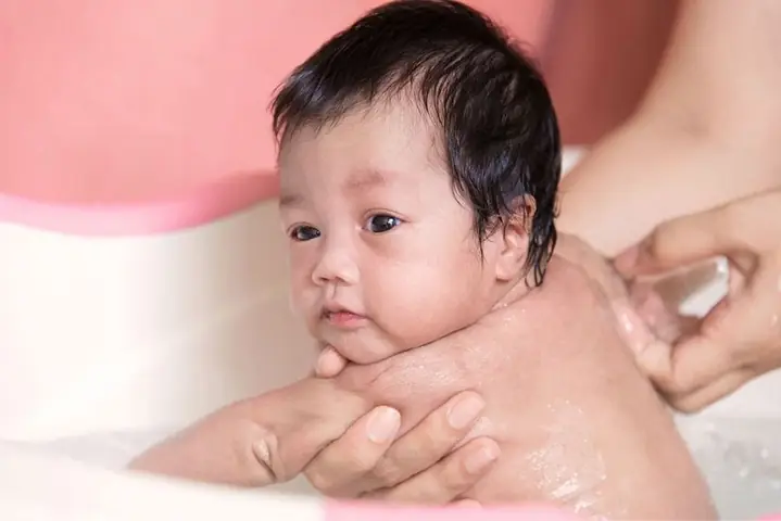 Chăm Sóc Trẻ 5-6 Tháng Tuổi: Cẩm Nang Toàn Diện Cho Bé Khỏe Mạnh & Phát Triển Toàn Diện