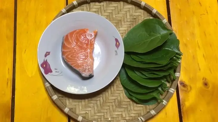Hướng Dẫn Chi Tiết Cách Nấu Cháo Cá Hồi Rau Mồng Tơi Ngon Chuẩn Vị Cho Bé Ăn Dặm