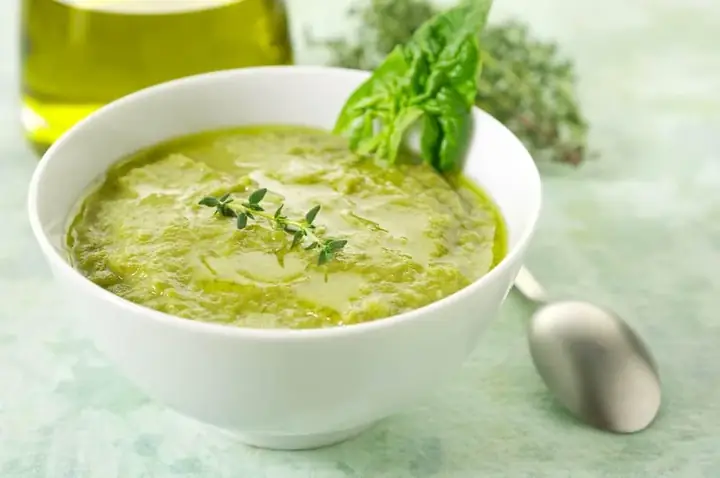 Chế Biến Cải Bó Xôi Cho Bé Ăn Dặm: Công Thức Ngon, Bổ Dưỡng, Dễ Làm