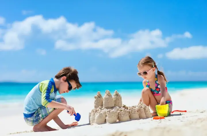 Cần Chuẩn Bị Gì Cho Bé Đi Biển Đầy Đủ Để Chuyến Đi Thêm Vui Vẻ, An Toàn? Cần Chuẩn Bị Gì Cho Bé Đi Biển Đầy Đủ Để Chuyến Đi Thêm Vui Vẻ, An Toàn?
