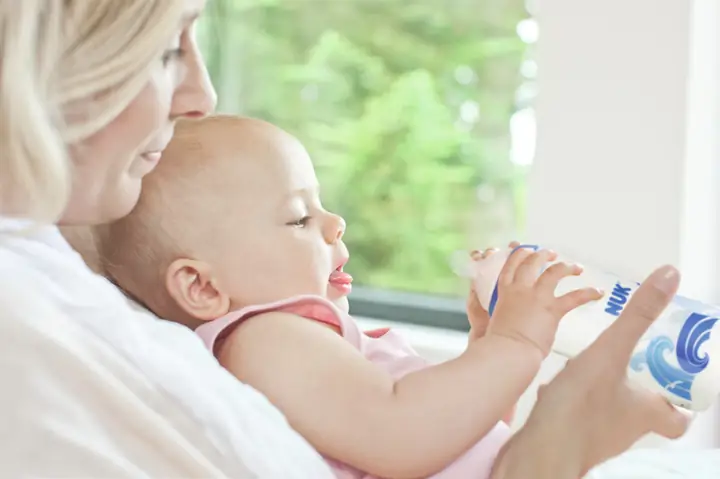 Bé Nhịn Đói Tập Bú Bình: Nguyên Nhân, Cách Xử Lý Và Bí Quyết Thành Công Bé Nhịn Đói Tập Bú Bình: Nguyên Nhân, Cách Xử Lý Và Bí Quyết Thành Công