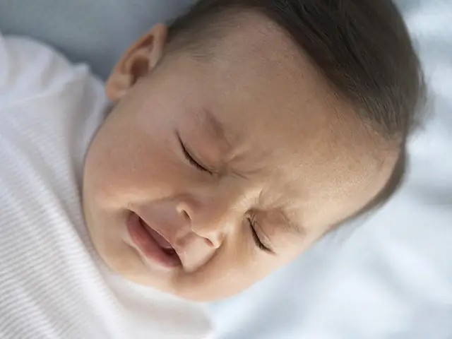 Chữa Ngạt Mũi Cho Trẻ Sơ Sinh Bằng Tỏi: An Toàn, Hiệu Quả Và Những Điều Cần Biết Chữa Ngạt Mũi Cho Trẻ Sơ Sinh Bằng Tỏi: An Toàn, Hiệu Quả Và Những Điều Cần Biết