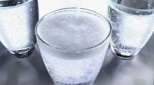 Bà Bầu Có Nên Uống Nước Khoáng Mặn Không? Lời Khuyên Từ Chuyên Gia