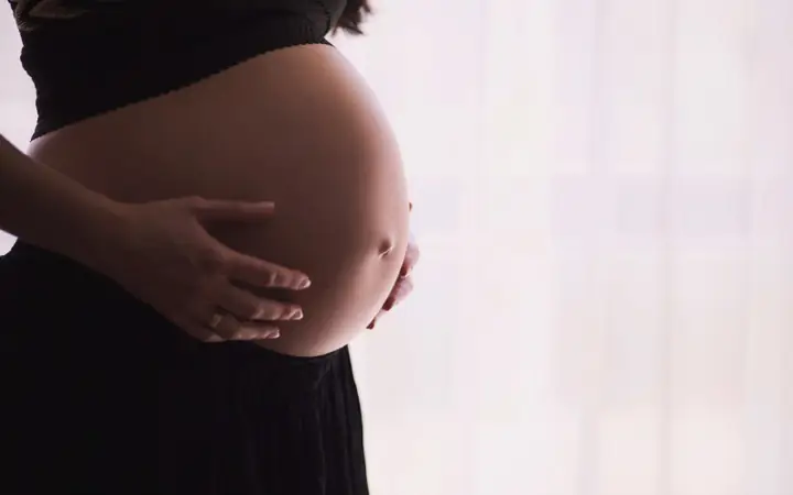 Có Nên Bước Qua Bụng Bà Bầu? Giải Đáp Quan Niệm Dân Gian & Khoa Học Có Nên Bước Qua Bụng Bà Bầu? Giải Đáp Quan Niệm Dân Gian & Khoa Học