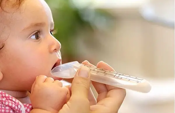 Có Nên Pha Thuốc Cho Bé Uống Chung Với Sữa? Chuyên Gia Giải Đáp Tận Tình Có Nên Pha Thuốc Cho Bé Uống Chung Với Sữa? Chuyên Gia Giải Đáp Tận Tình