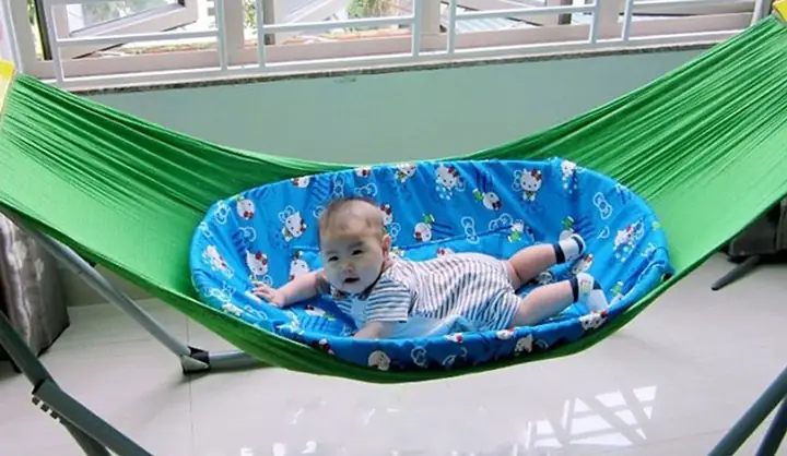 Trẻ Sơ Sinh Nằm Võng Điện: Lợi Ích, Rủi Ro Và Lưu Ý Quan Trọng Từ Chuyên Gia Trẻ Sơ Sinh Nằm Võng Điện: Lợi Ích, Rủi Ro Và Lưu Ý Quan Trọng Từ Chuyên Gia
