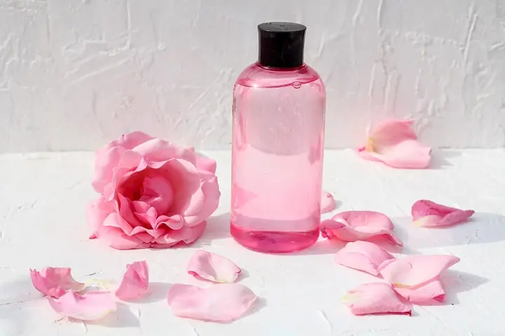 Có Nên Dùng Nước Hoa Hồng Hàng Ngày Không? Tác Dụng, Cách Dùng Đúng & Lưu Ý Có Nên Dùng Nước Hoa Hồng Hàng Ngày Không? Tác Dụng, Cách Dùng Đúng & Lưu Ý