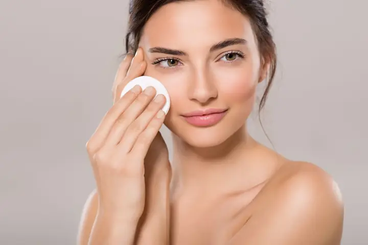Không Trang Điểm Có Nên Tẩy Trang Không? Bí Quyết Chăm Sóc Da Sạch Sâu