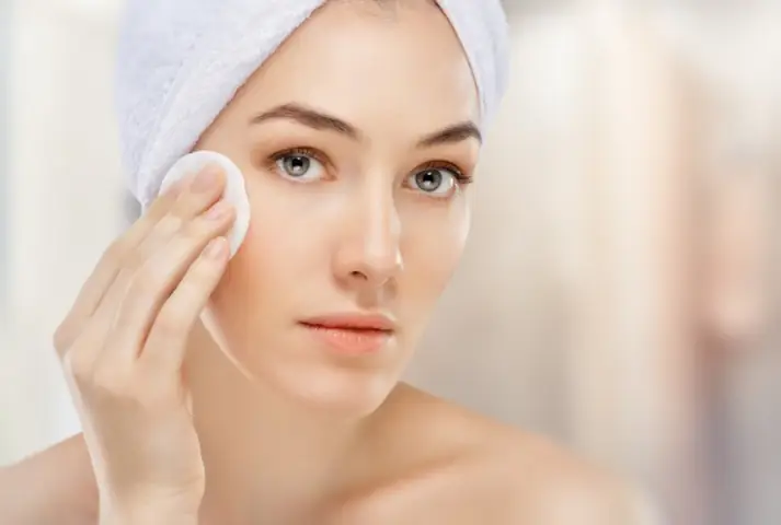 Có Nên Rửa Mặt Trước Khi Đi Ngủ Không? Hướng Dẫn Chăm Sóc Da Toàn Diện Có Nên Rửa Mặt Trước Khi Đi Ngủ Không? Hướng Dẫn Chăm Sóc Da Toàn Diện