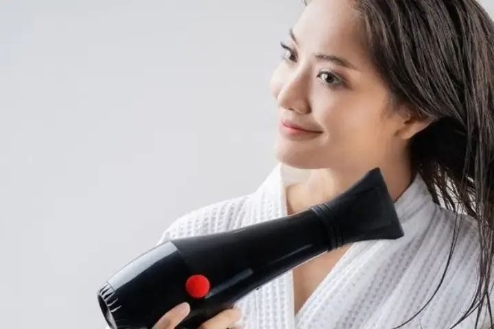 Máy Sấy Tóc: Có Nên Sử Dụng Hay Không? Hướng Dẫn Tối Ưu Tóc Khỏe Đẹp