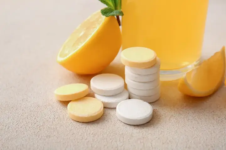 Có Nên Uống Canxi Và Vitamin C Cùng Lúc? Lợi Ích & Lưu Ý Quan Trọng