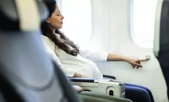 Phụ Nữ Có Thai Đi Máy Bay Được Không? Quy Định Và Lưu Ý An Toàn