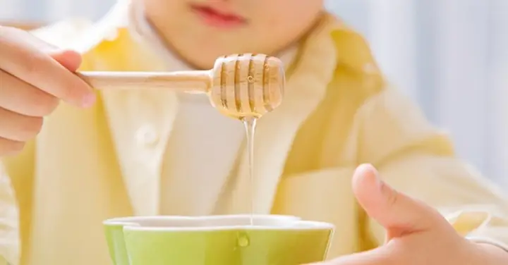 Công Dụng Mật Ong Với Trẻ Em: Lợi Ích, Lưu Ý Và Cách Dùng An Toàn