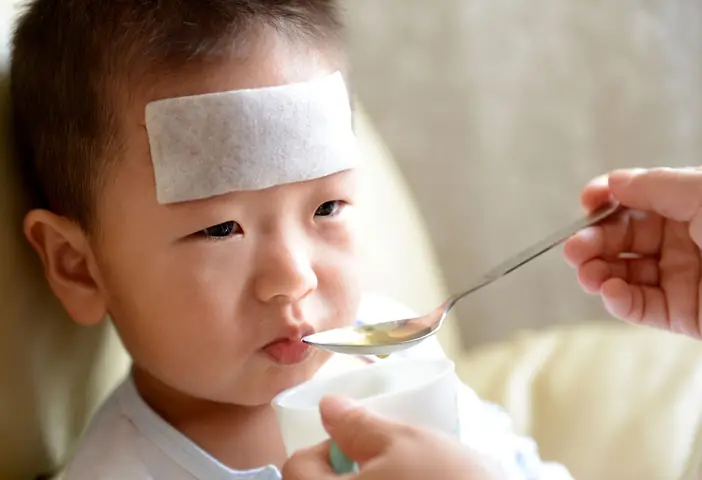 Dán Miếng Hạ Sốt Cho Bé Bao Lâu Là An Toàn Và Hiệu Quả? Dán Miếng Hạ Sốt Cho Bé Bao Lâu Là An Toàn Và Hiệu Quả?