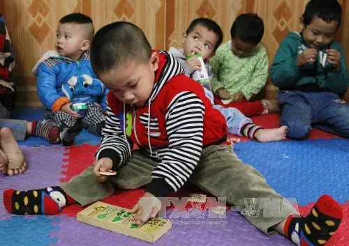 Dạy Trẻ Tự Kỷ Tại Nhà: Cẩm Nang Toàn Diện Cho Cha Mẹ Hiệu Quả