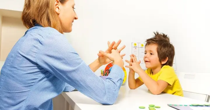 Bật Cơ Hội Ngôn Ngữ: Hướng Dẫn Toàn Diện Cách Dạy Trẻ Tự Kỷ Tập Nói Tại Nhà Bật Cơ Hội Ngôn Ngữ: Hướng Dẫn Toàn Diện Cách Dạy Trẻ Tự Kỷ Tập Nói Tại Nhà