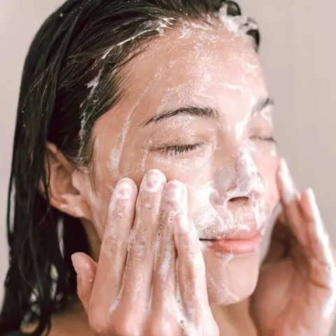 Rửa Mặt Bằng Sữa Tươi Không Đường: Lợi Ích, Cách Thực Hiện & Lưu Ý Cho Làn Da Rửa Mặt Bằng Sữa Tươi Không Đường: Lợi Ích, Cách Thực Hiện & Lưu Ý Cho Làn Da