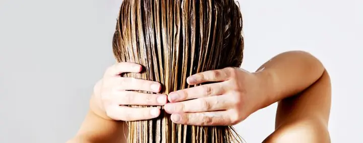 Duỗi Tóc Bao Lâu Thì Gội Đầu Được? Chuyên Gia Giải Đáp & Cách Chăm Sóc Tóc Bền Nếp
