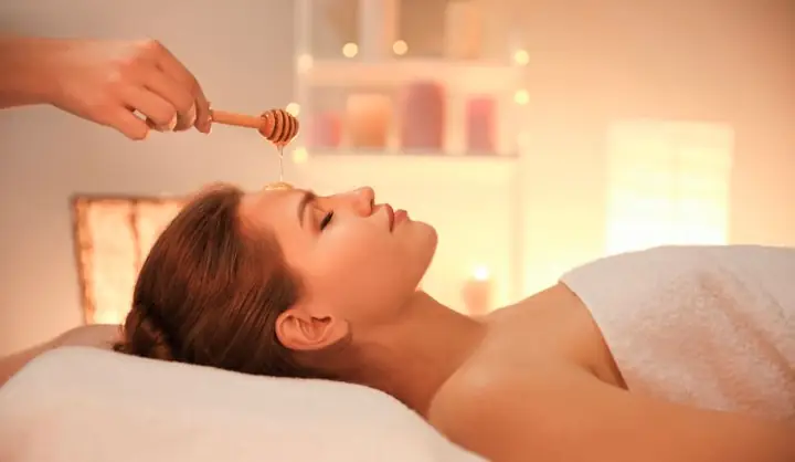 Dưỡng Da Mặt Bằng Mật Ong: Bí Quyết Da Mịn Màng, Sáng Khỏe Tự Nhiên