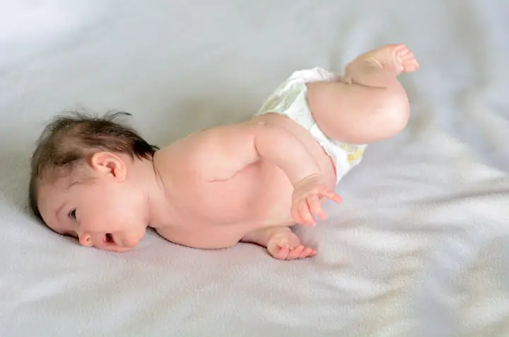 Bé Mấy Tháng Biết Lật? Mốc Phát Triển Quan Trọng & Cách Hỗ Trợ An Toàn