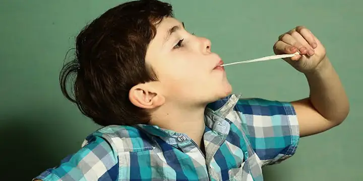 Em Bé Nuốt Kẹo Cao Su Có Sao Không? Hướng Dẫn Xử Lý An Toàn Cho Cha Mẹ