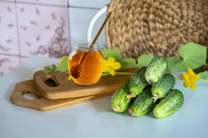 Giảm Thâm Quầng Mắt Bằng Mật Ong: Bí Quyết Tự Nhiên Cho Đôi Mắt Sáng Khỏe, Tự Tin