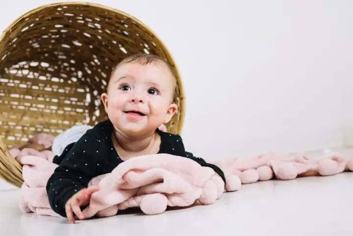 Giáo Dục Trẻ 5 Tháng Tuổi: Cẩm Nang Toàn Diện Cho Sự Phát Triển Thông Minh & Toàn Diện