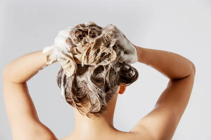 Gội Đầu Thường Xuyên Có Tốt Không? Tần Suất Lý Tưởng Cho Da Đầu Khỏe Mạnh