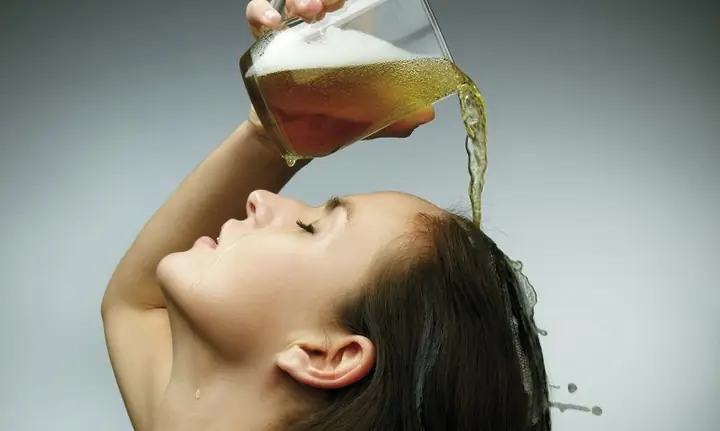 Gội Đầu Xong Tóc Vẫn Bết: Nguyên Nhân, Cách Khắc Phục & Bí Quyết Giúp Tóc Bồng Bềnh Lâu Bết Gội Đầu Xong Tóc Vẫn Bết: Nguyên Nhân, Cách Khắc Phục & Bí Quyết Giúp Tóc Bồng Bềnh Lâu Bết