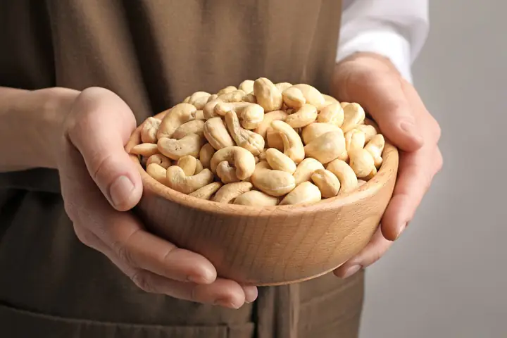 Hạt Điều Rang Muối Có Tốt Cho Bà Bầu Không? Lợi Ích & Lưu Ý Quan Trọng