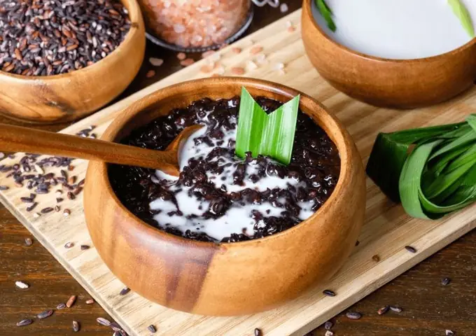 Hướng Dẫn Chi Tiết Cách Làm Sữa Chua Nếp Cẩm Dẻo Ngon, Mịn Màng Tại Nhà