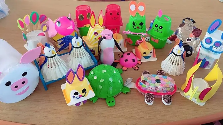 Hướng Dẫn Trẻ Làm Đồ Chơi Theo Chủ Đề: Ý Tưởng Sáng Tạo & Vật Liệu Dễ Kiếm Hướng Dẫn Trẻ Làm Đồ Chơi Theo Chủ Đề: Ý Tưởng Sáng Tạo & Vật Liệu Dễ Kiếm