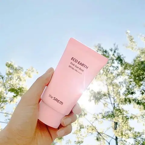 Review Kem Chống Nắng The Saem Eco Earth Power Pink Sun Cream: Chống Nắng Dịu Nhẹ, Nâng Tông Cho Mọi Loại Da Review Kem Chống Nắng The Saem Eco Earth Power Pink Sun Cream: Chống Nắng Dịu Nhẹ, Nâng Tông Cho Mọi Loại Da