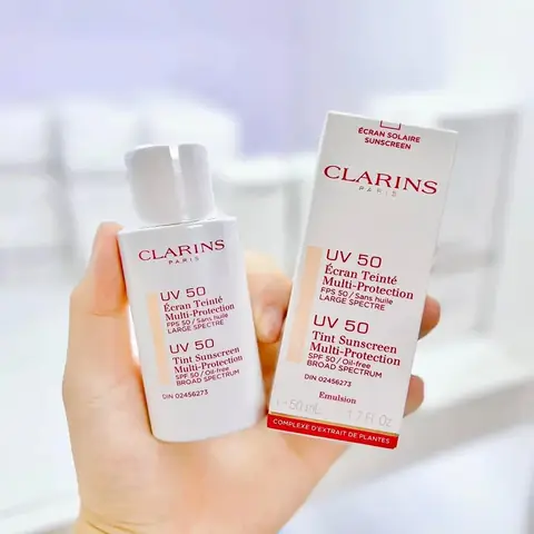 Kem Chống Nắng Clarins Light Uv: Review Chi Tiết, Công Dụng & So Sánh Các Loại