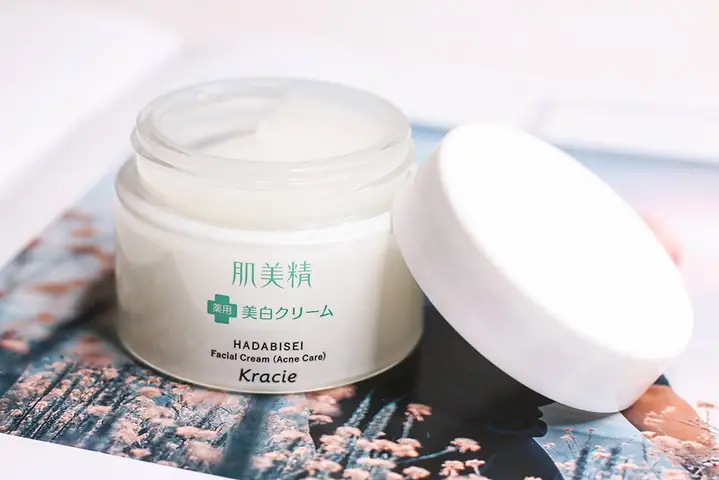 Top Kem Dưỡng Ẩm Da Mụn Của Nhật: Bí Quyết Dưỡng Da Sáng Khỏe, Sạch Mụn Hiệu Quả Top Kem Dưỡng Ẩm Da Mụn Của Nhật: Bí Quyết Dưỡng Da Sáng Khỏe, Sạch Mụn Hiệu Quả