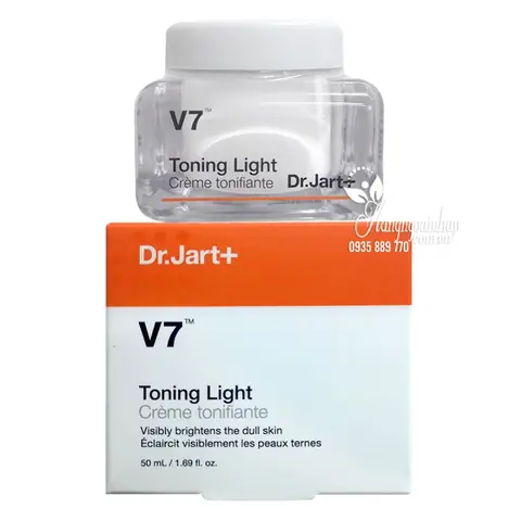Kem V7 Pink Toning Và V7 Toning Light Khác Nhau Như Thế Nào? So Sánh Chi Tiết