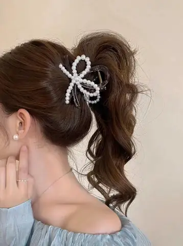 Hướng Dẫn Chi Tiết Cách Búi Tóc Bằng Kẹp Càng Cua Đơn Giản Và Xinh Xắn Nhất
