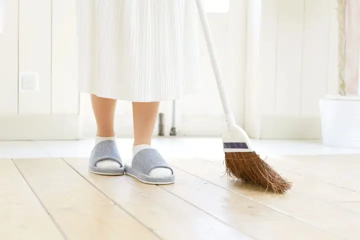 Giải Mã Quan Niệm "kiêng Cầm Chổi Quét Nhà Sau Sinh": Đúng Hay Sai, Ảnh Hưởng Gì Đến Mẹ?